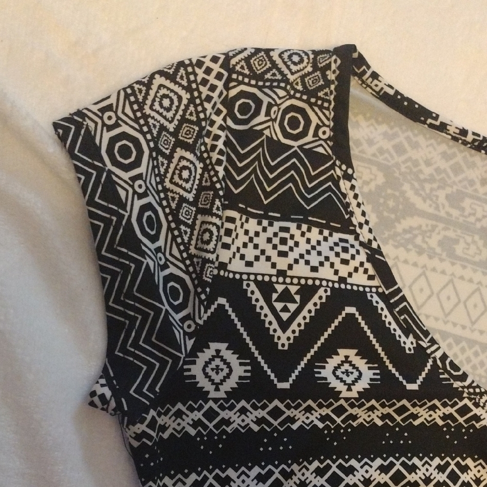 BONGO Geometric Black and White Midi Dress - Picture 3 of 8
